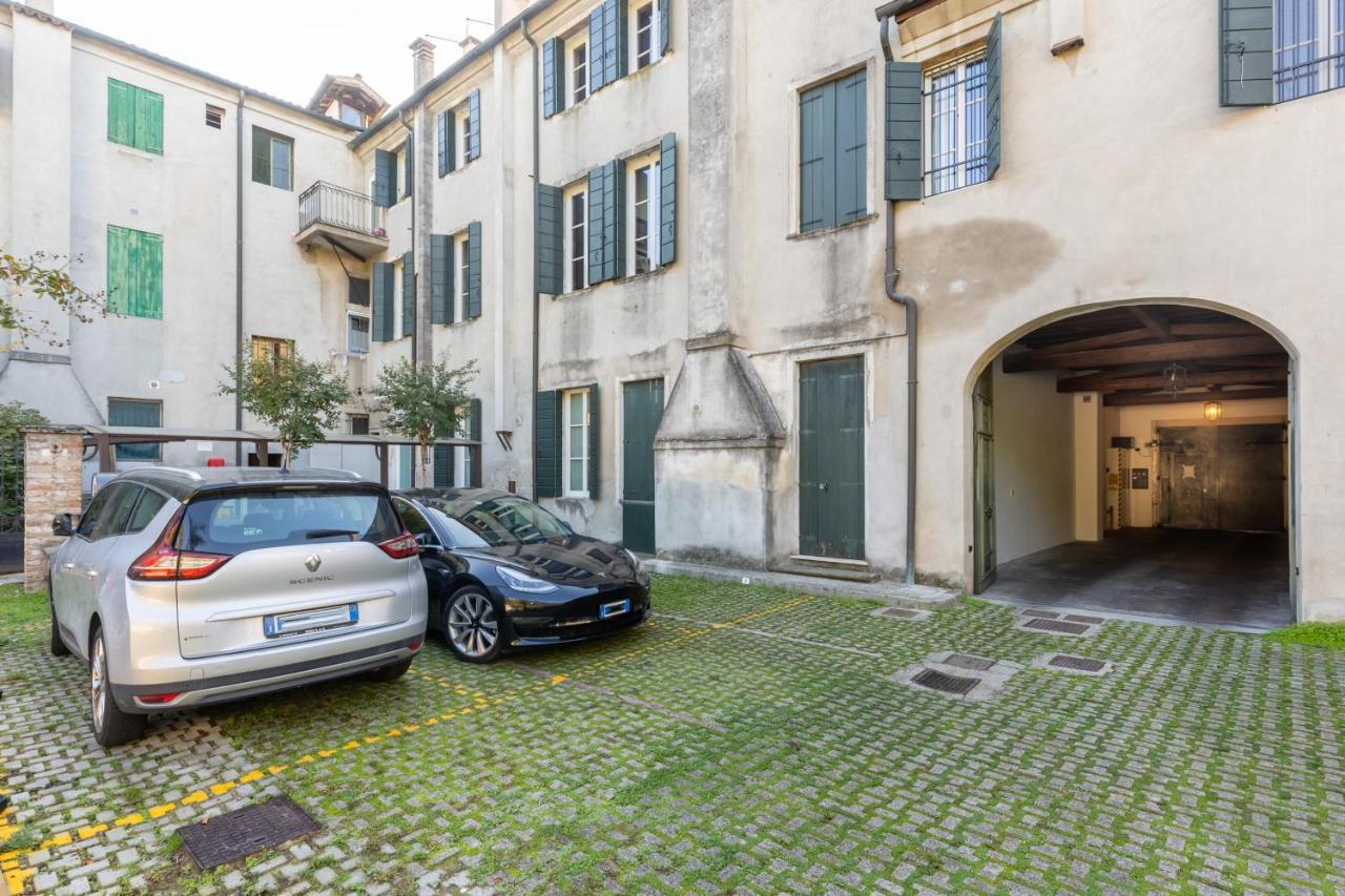 Casa Charleston In Palazzo Nobiliare Al Duomo Apartment Padova Bagian luar foto