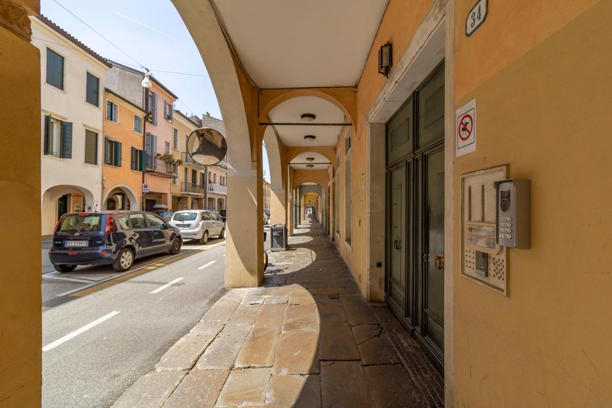 Casa Charleston In Palazzo Nobiliare Al Duomo Apartment Padova Bagian luar foto